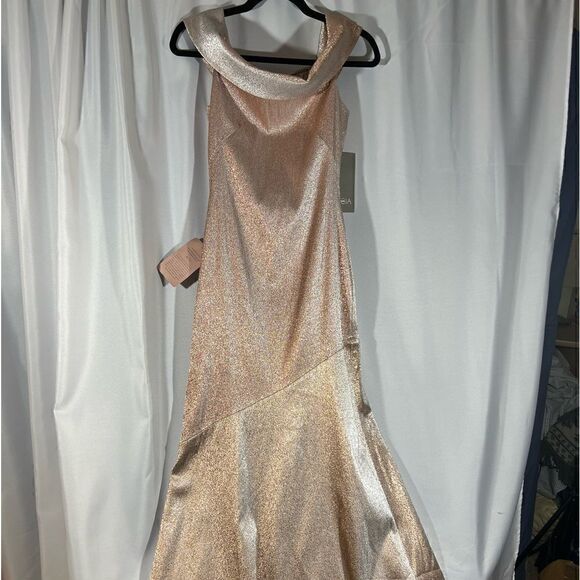 THEIA OFF-SHOULDER GLITTER GOWN IN ROSE GOLD NWT NEW SIZE 6 - Picture 11 of 11